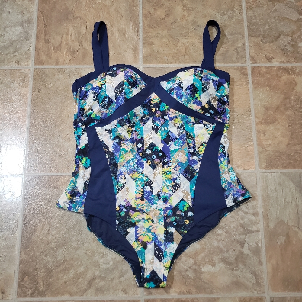 NWOT Tropiculture womens swimsuit